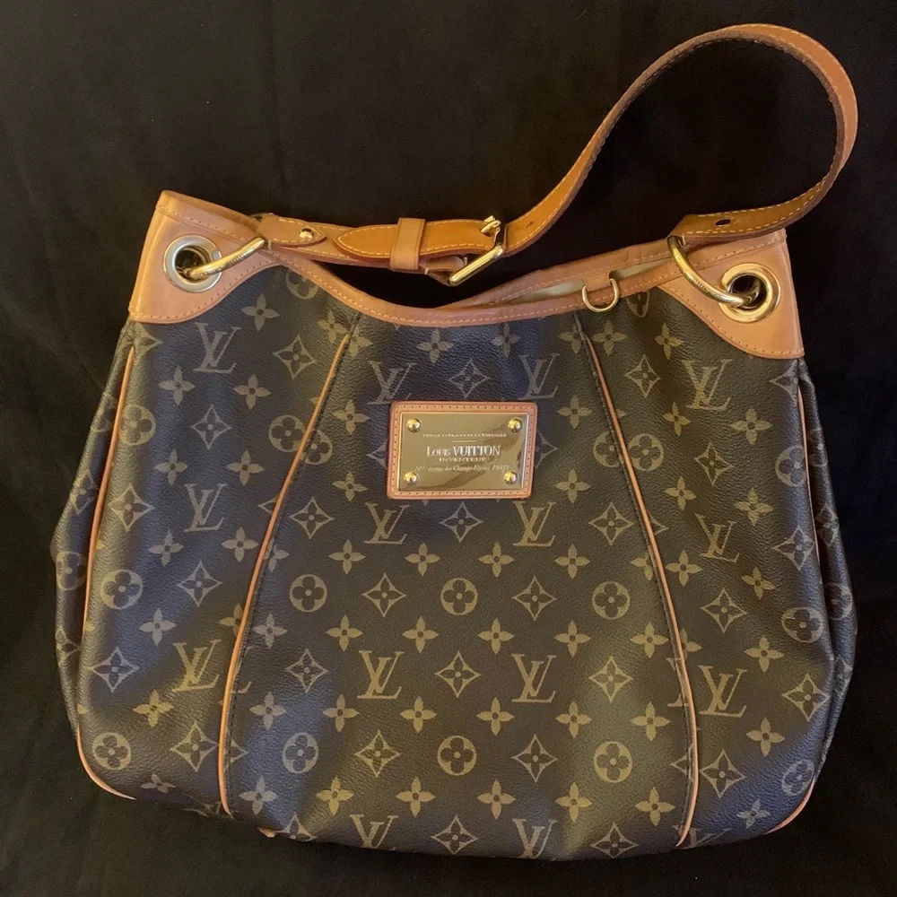 black and grey louis vuitton supr backpack LOUIS VUITTON Black Epi Leather X Supreme Christopher Backpack Bag